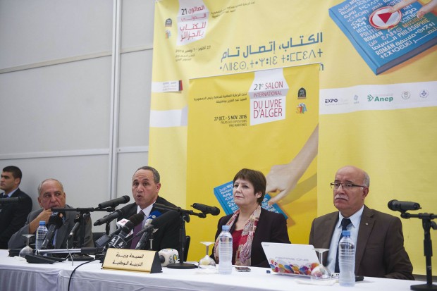 La ministre de l’éducation nationale l’a déclaré lors d’une rencontre au Sila: “Le contact n’a jamais été rompu avec les syndicats”