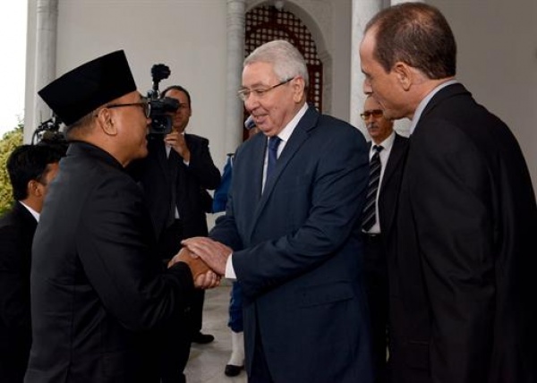 Les relations bilatérales au centre d’un entretien entre Bensalah et le président du Conseil consultatif populaire d’Indonésie