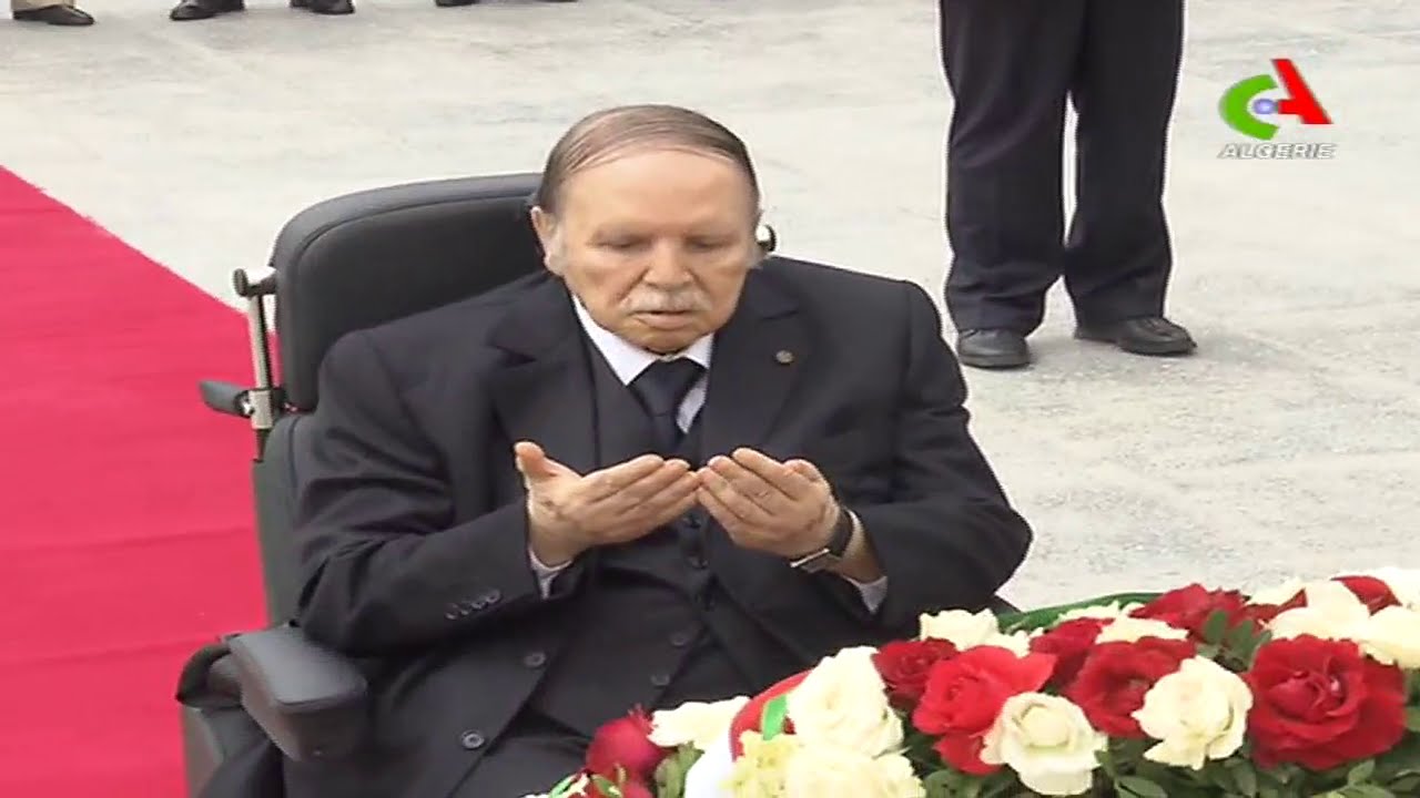 Le président Bouteflika se recueille à la mémoire des martyrs de la Guerre de libération nationale