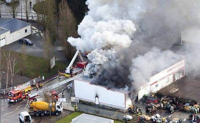 Incendie dans des entrepôts de la SOMIK : des dégâts matériels