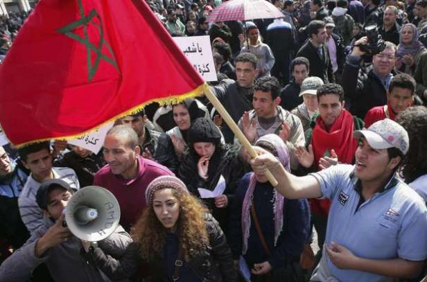 Des milliers de Marocains manifestent contre la corruption