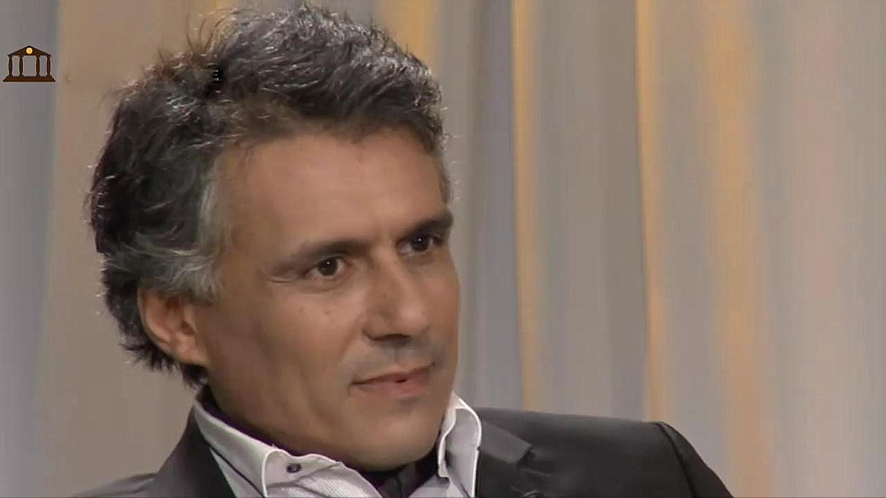 Vidéo: Rachid Nekkaz empêché de se rendre à Oran pour assister à une réunion de candidats libres