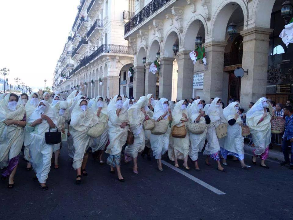 Parade à Alger Un moment de communion entre le peuple et son histoire