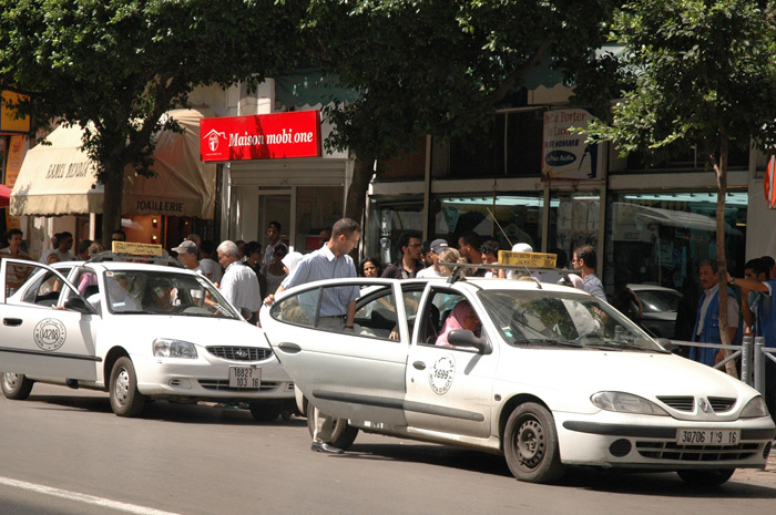 Les chauffeurs de taxi appliquent toujours leur loi