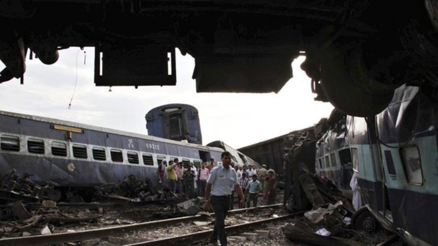 Au moins 91 morts dans un déraillement de train dans le nord de l’Inde