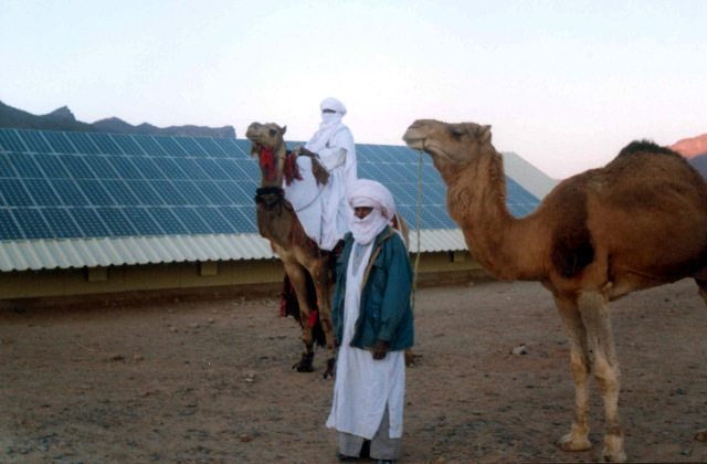 M. Bedoui à El-Bayadh : Réfléchir sur une stratégie d’approvisionnement des collectivités du Sud en énergie solaire