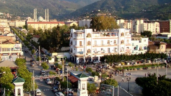 Blida : La « ville des roses » recouvre son cachet.