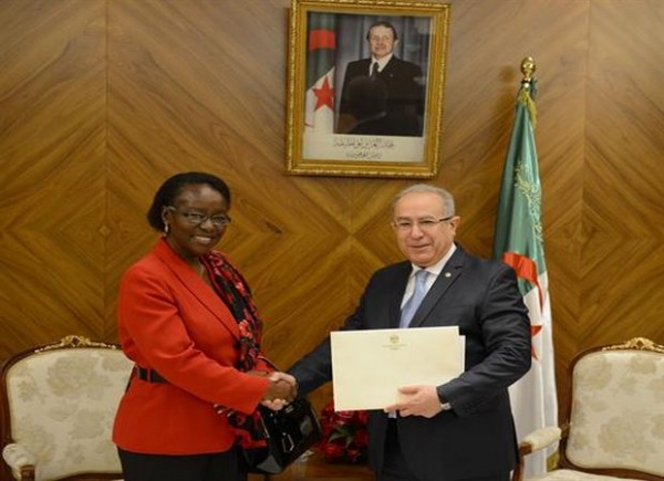 Lamamra reçoit le nouvel ambassadeur de Namibie en Algérie.