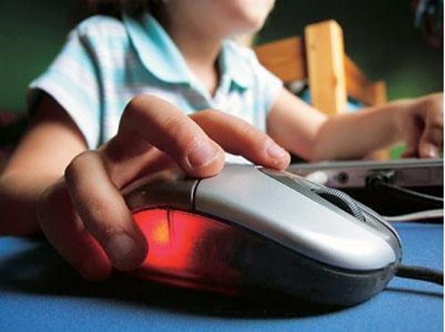 Nos enfants prisonniers de la toile: Les drogués du Net