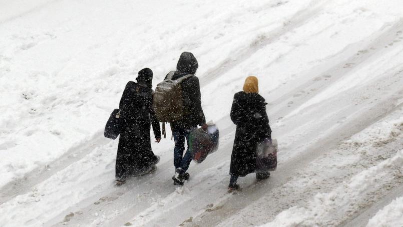 À Alep, l&rsquo;évacuation des civils se poursuit au compte-gouttes