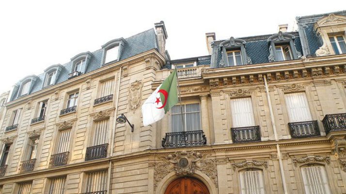 Ils ont 65 ans et plus, ces ambassadeurs d’Algérie qui font les « prolongations » et bloquent les jeunes