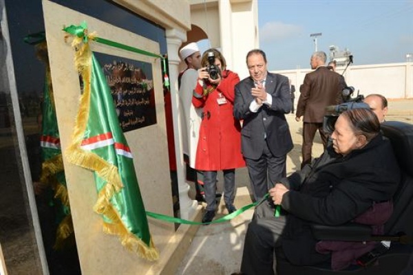 Le Président Bouteflika inaugure la nouvelle ligne ferroviaire Birtouta-Zeralda et la nouvelle ville de Sidi Abdellah