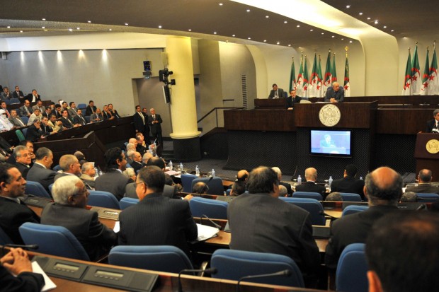 A l&rsquo;approche de la clôture de la septième législature APN: la majorité parlementaire défend son bilan