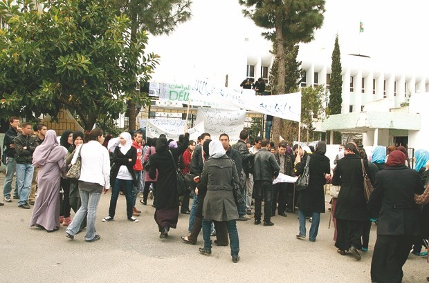 Il estime que leurs revendications sont «illégitimes»: Hadjar répond aux étudiants protestataires
