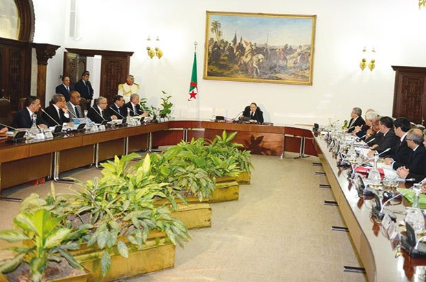 Un remaniement ministériel devrait intervenir après la signature de la loi de finance 2017: Vers un gouvernement d’austérité