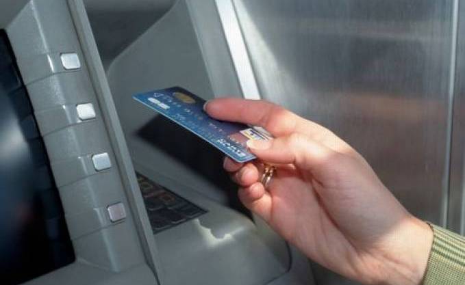 Les surfaces commerciales seront dotées de 10.000 distributeurs automatiques de billets en 2017.