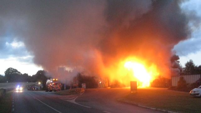 Annaba: Un incendie dans deux dépôts de distribution de carburant.