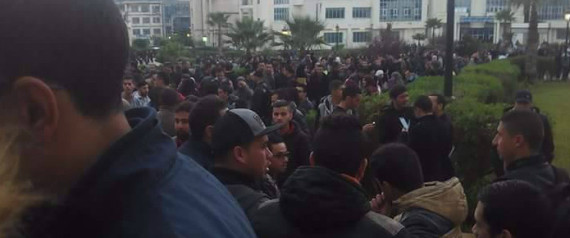 Des centaines de jeunes Skikdis empêchent la tenue du concours de recrutement de Sonatrach.