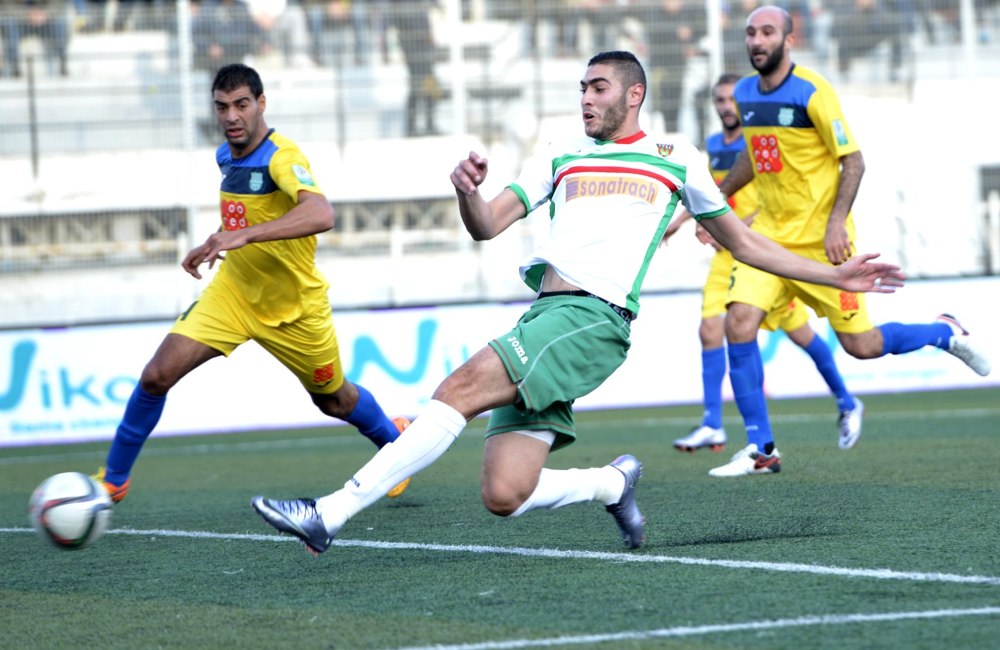 Ligue 1 mobilis, 13ém journée : le MCA rejoint l’USMA en tête du classement.