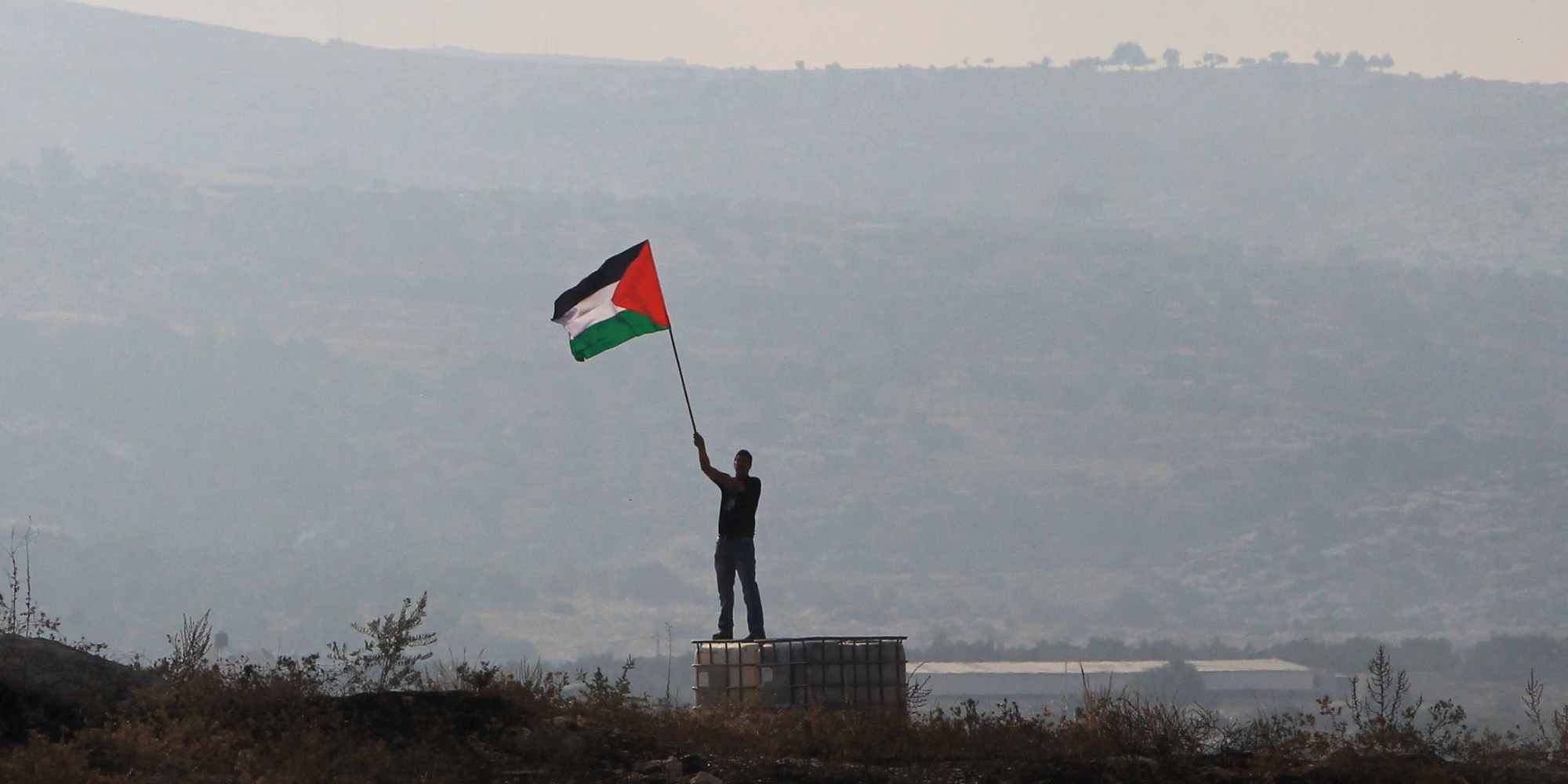 Des chars israéliens tirent des obus vers la bande de Ghaza