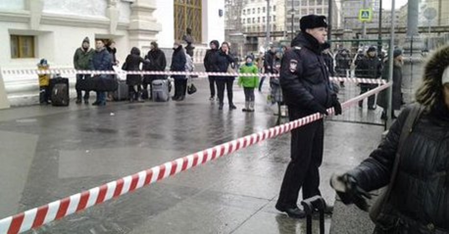 Près de 3.000 voyageurs et employés ont été évacués de trois gares au centre de Moscou en raison d&rsquo;une alerte à la bombe.