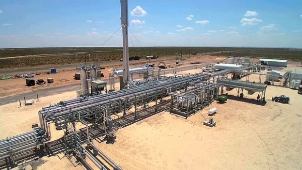 Etats-Unis : Le ministre de l’Energie Boutarfa visite des sites pétroliers au Texas.