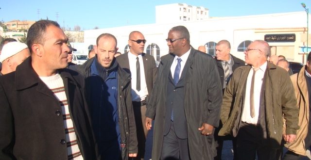 Tissemsilt: Le wali procède à la pose de la première pierre d’un complexe de production agroalimentaire