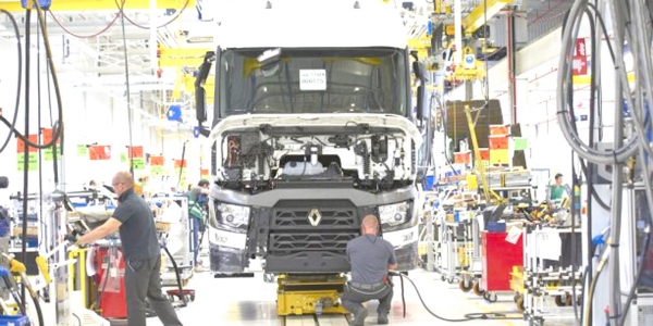 Pose de la première pierre de l’usine Renault Trucks qui coûtera 2 milliards de dinars : Le premier camion « made in Algeria » sortira avant la fin de l’année