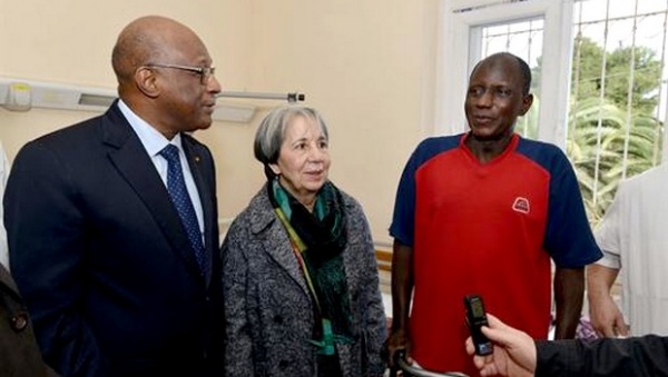 La présidente du CRA rend visite à un ressortissant malien opéré à l’hôpital de Bab El-Oued