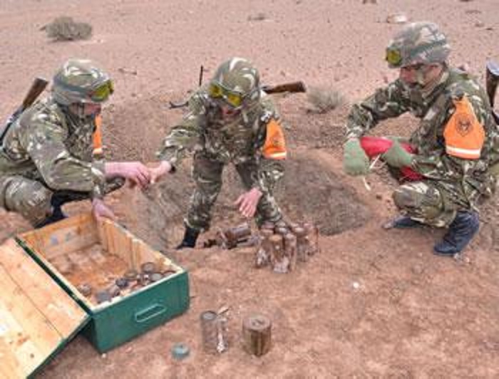 Une cache contenant 52 caisses de munitions découverts près des frontières à Bordj Badji Mokhtar (MDN)