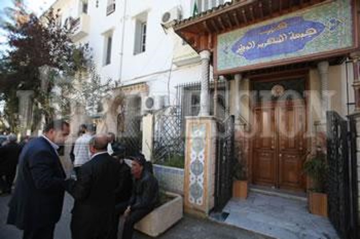 Bousculades au FLN pour les législatives:  « Des candidatures par centaines dans chaque wilaya »