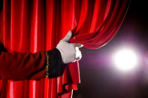 Théâtre: Parking chaleureusement accueillie