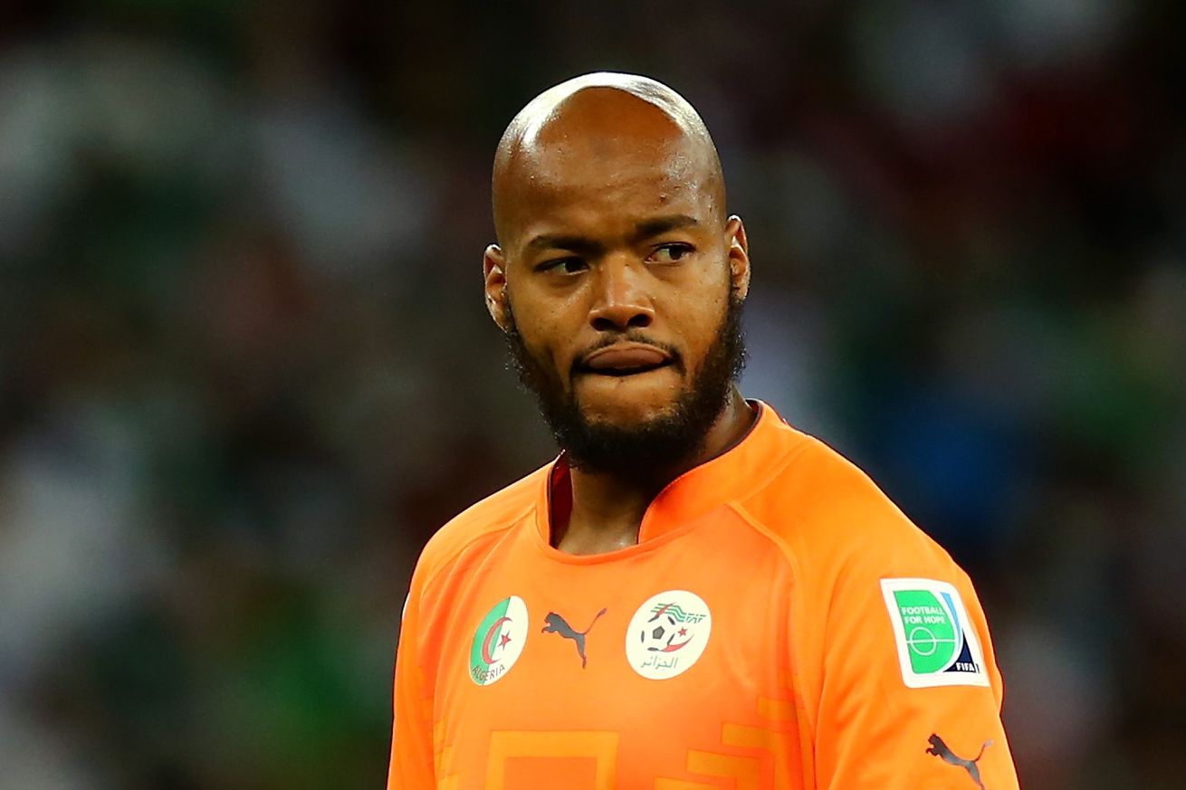 Sélection algérienne : Raïs M’Bolhi convoqué pour le match face à la Gambie