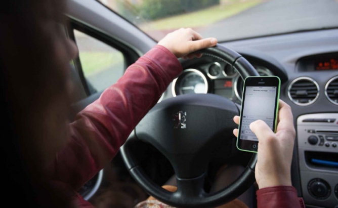 Usage du Smartphone au volant : vers le mode « voiture »…