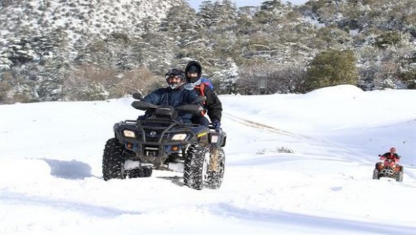 Neige sur les hauteurs de Batna : des paysages à couper le souffle