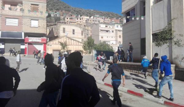 Des chaînes de TV islamistes accusent les manifestants de Béjaïa d’obéir au Mossad ! (Vidéo)