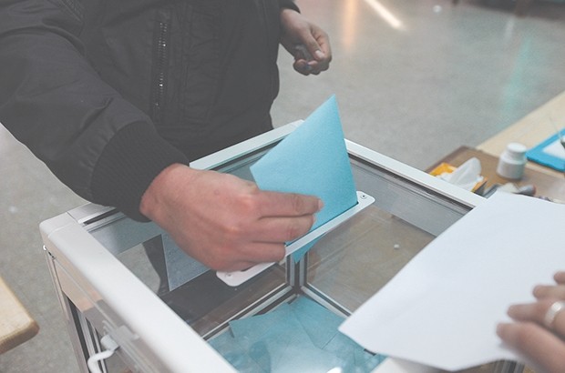 Pour empêcher la candidature des “gens de la chkara” et des opportunistes aux législatives: Des associations interpellent Ouyahia et Djamel Ould-Abbes