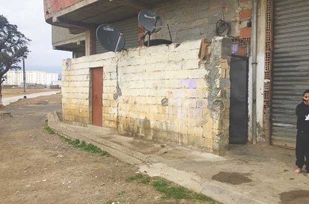 Le prix de location frôle les 10 000 Da pour 10 M²: “Vivre” dans un garage à Bouira…