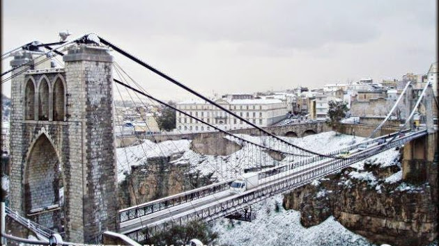 Constantine: Routes bloquées, écoles fermées et vols annulés