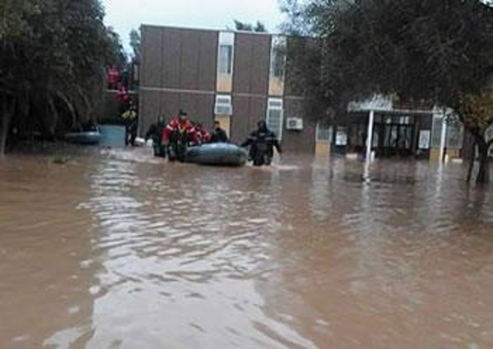 Mascara: Des patients évacués en canots pneumatiques