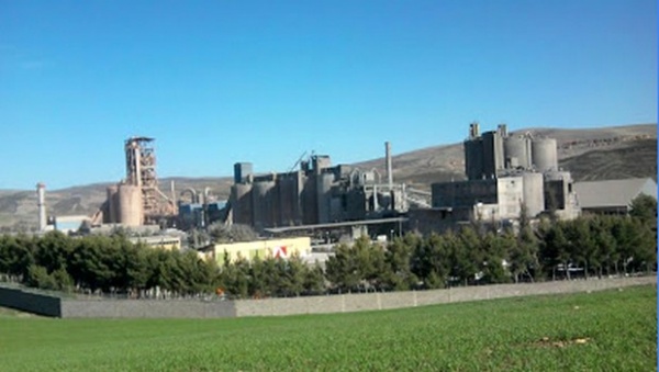 Sétif: M.Bouchouareb inaugure la 2ème ligne de production de la cimenterie Ain El Kébira.