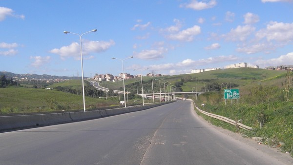 Des manifestants ferment la route Tizi Ouzou- Alger