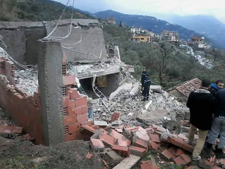 Bejaia: Une trentaine de maisons menacées d’effondrement à cause d’un glissement de terrain.
