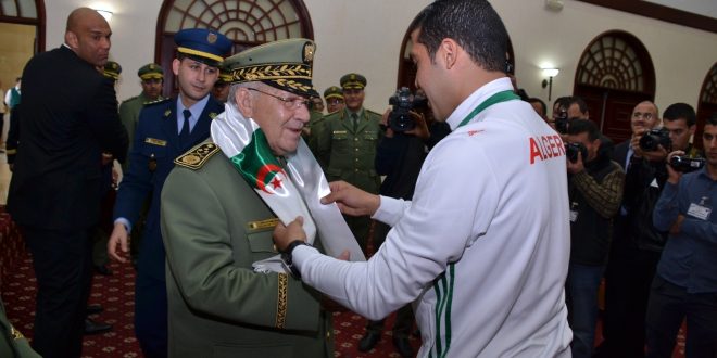 Mondial militaire 2017 de football: Gaïd Salah honore les joueurs de la sélection algérienne