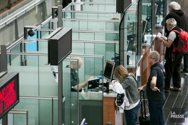 Courriels, SMS et réseaux sociaux sous la loupe de douaniers canadiens