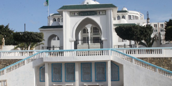 Le wali de Mostaganem insiste sur la communication