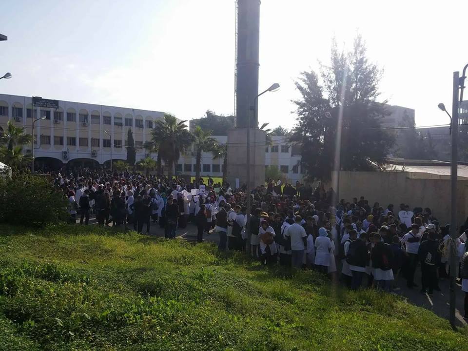 Les étudiants en pharmacie manifestent à Tizi-Ouzou