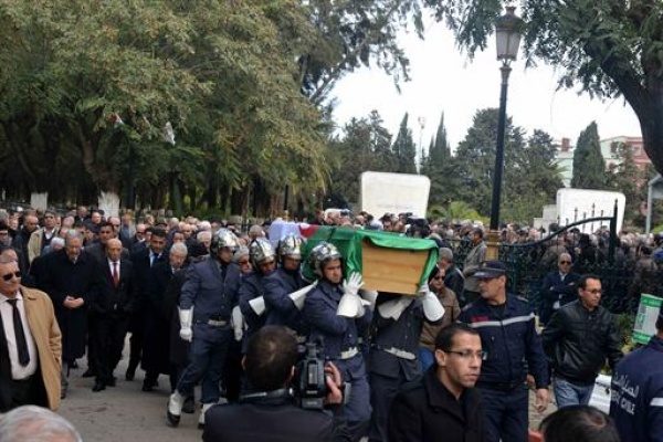 Smail Hamdani inhumé au cimetière d&rsquo;El-Alia