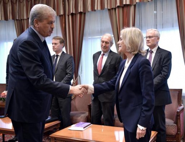 Sellal reçoit la présidente de la commission des affaires étrangères de l&rsquo;Assemblée française