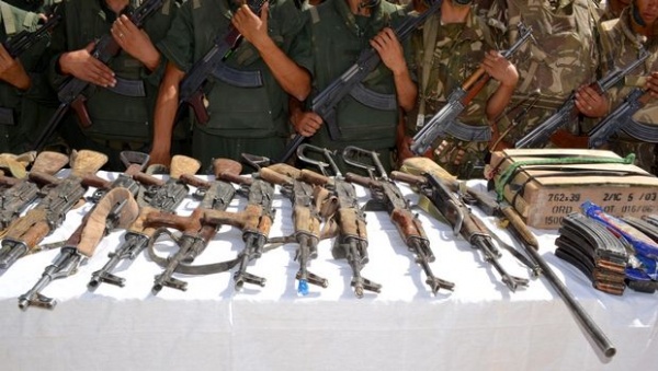 Une importante quantité d’armes et de munitions découverte près des frontières sud du pays (MDN)